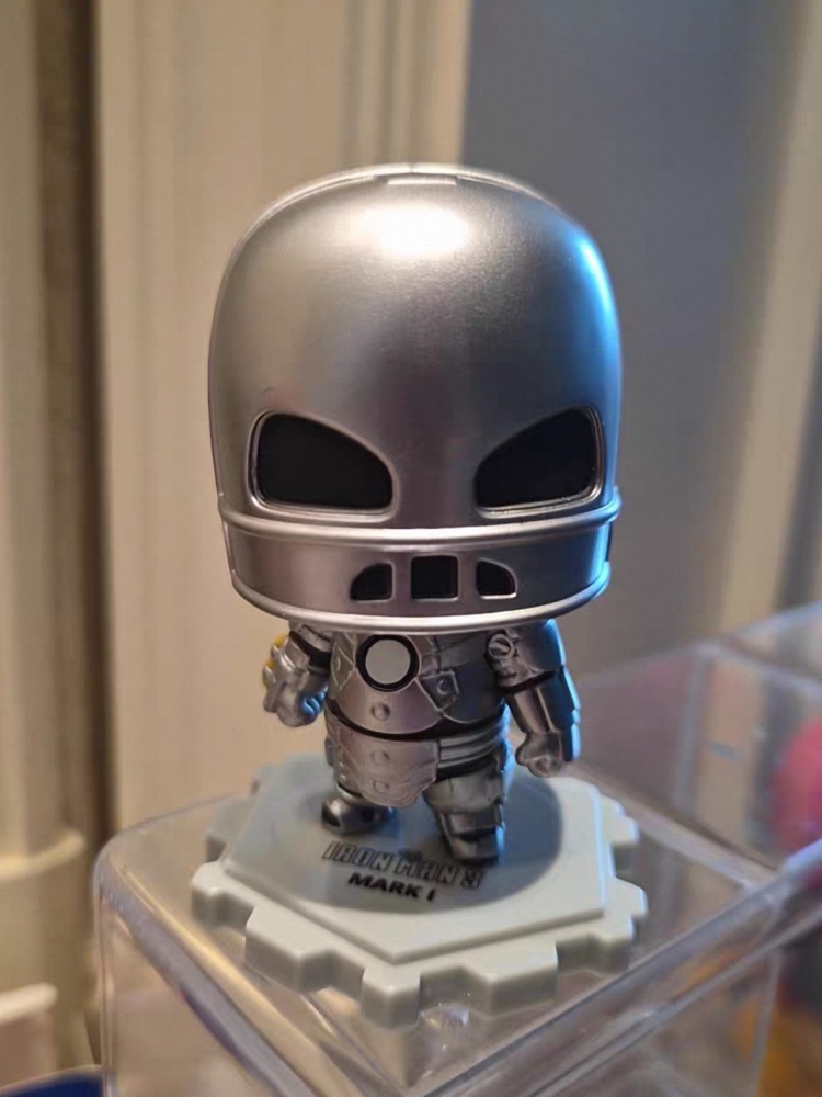 Hot Toys Cosbi Marvel Iron Man - Model Kit Box ulasan dan harga
