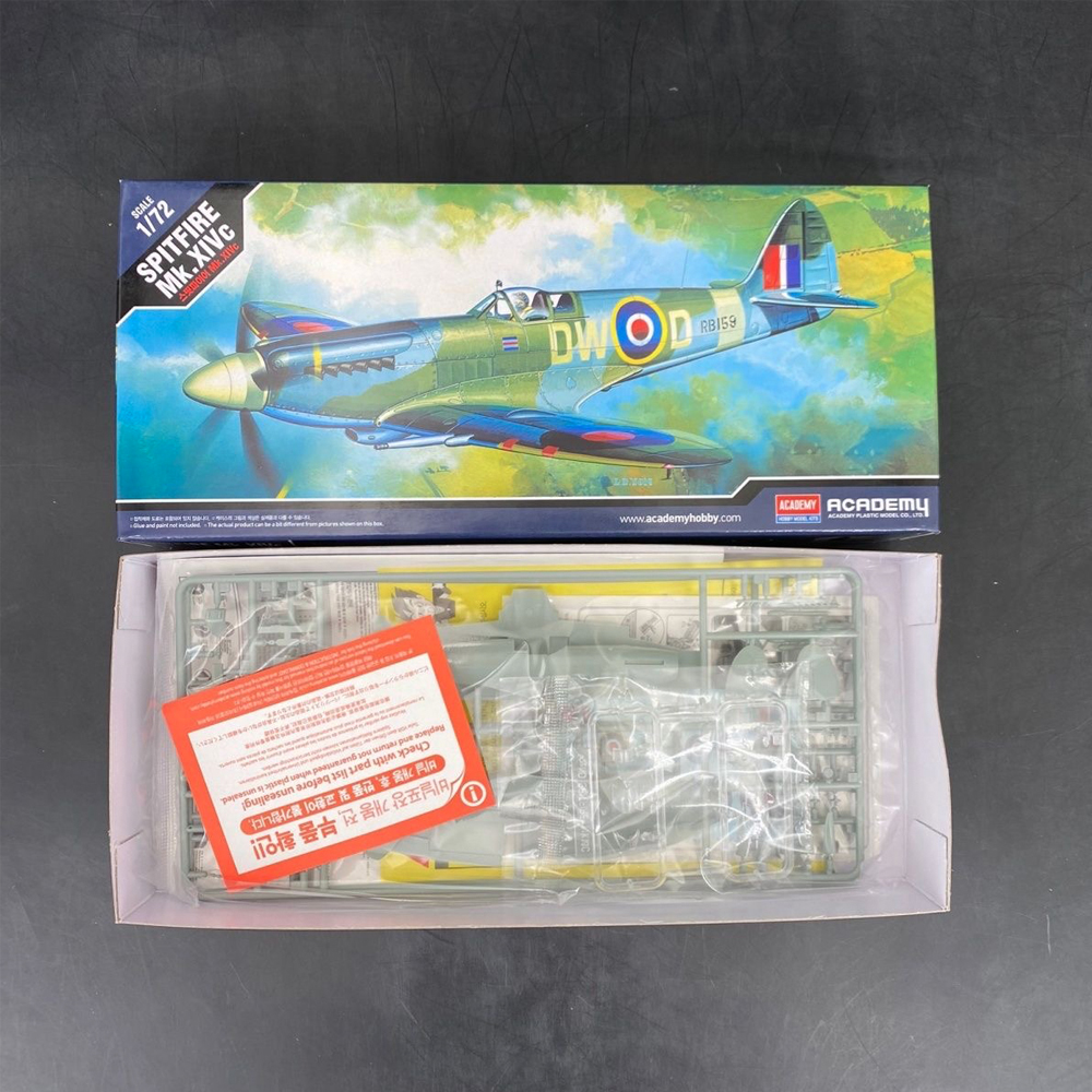 Academy 12484  1:72 Scale Brit - Model Kit Spitfire ulasan dan harga